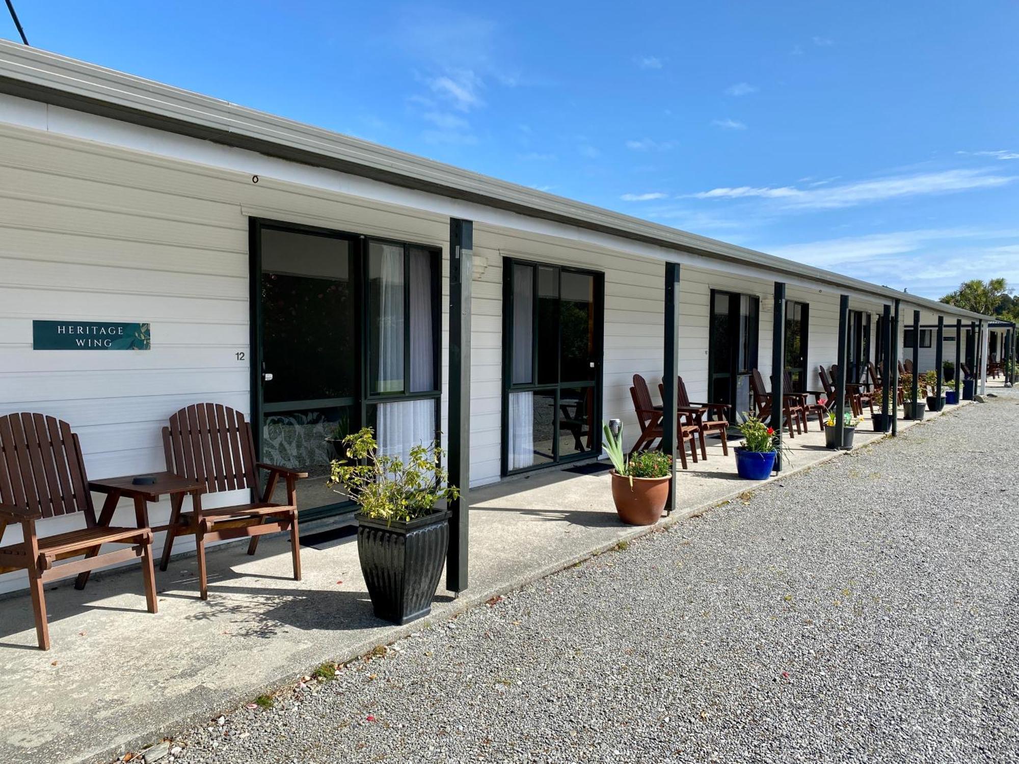 Heritage Park Lodge Haast Eksteriør billede