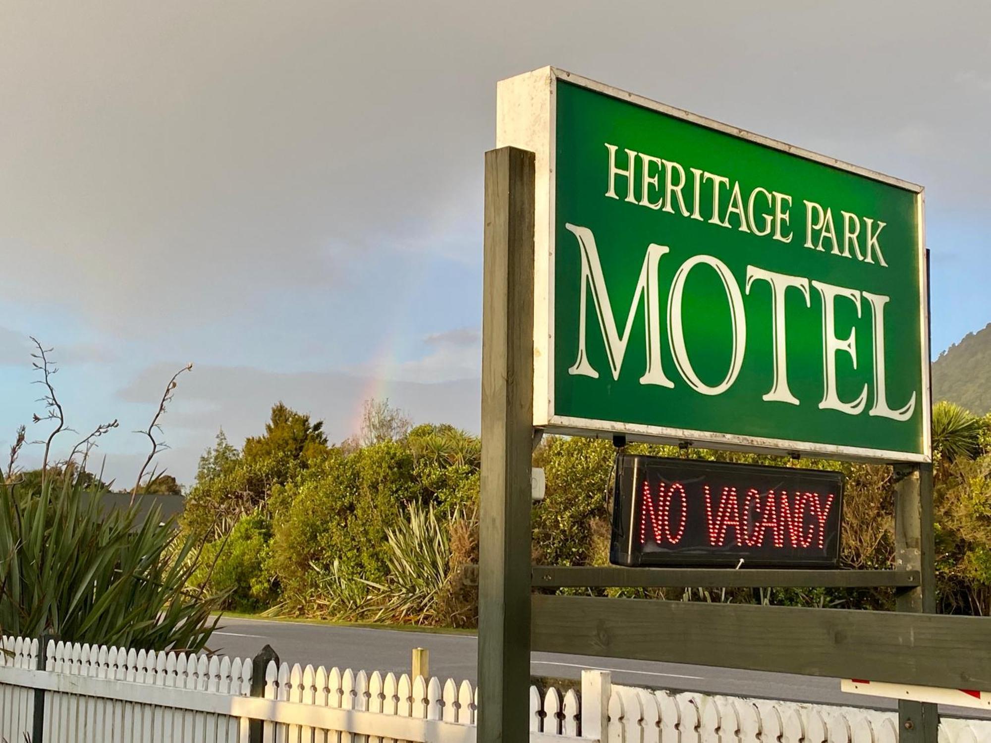 Heritage Park Lodge Haast Eksteriør billede