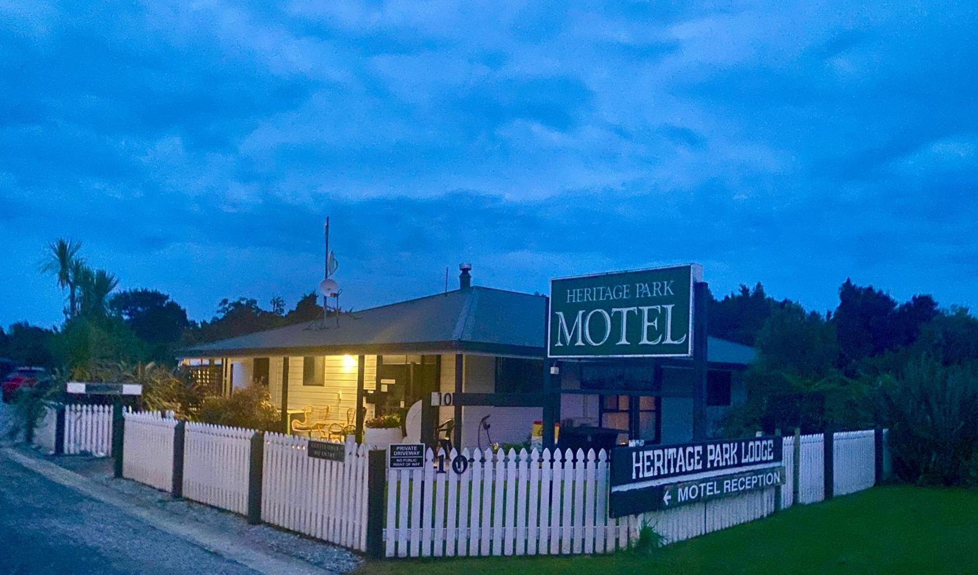 Heritage Park Lodge Haast Eksteriør billede